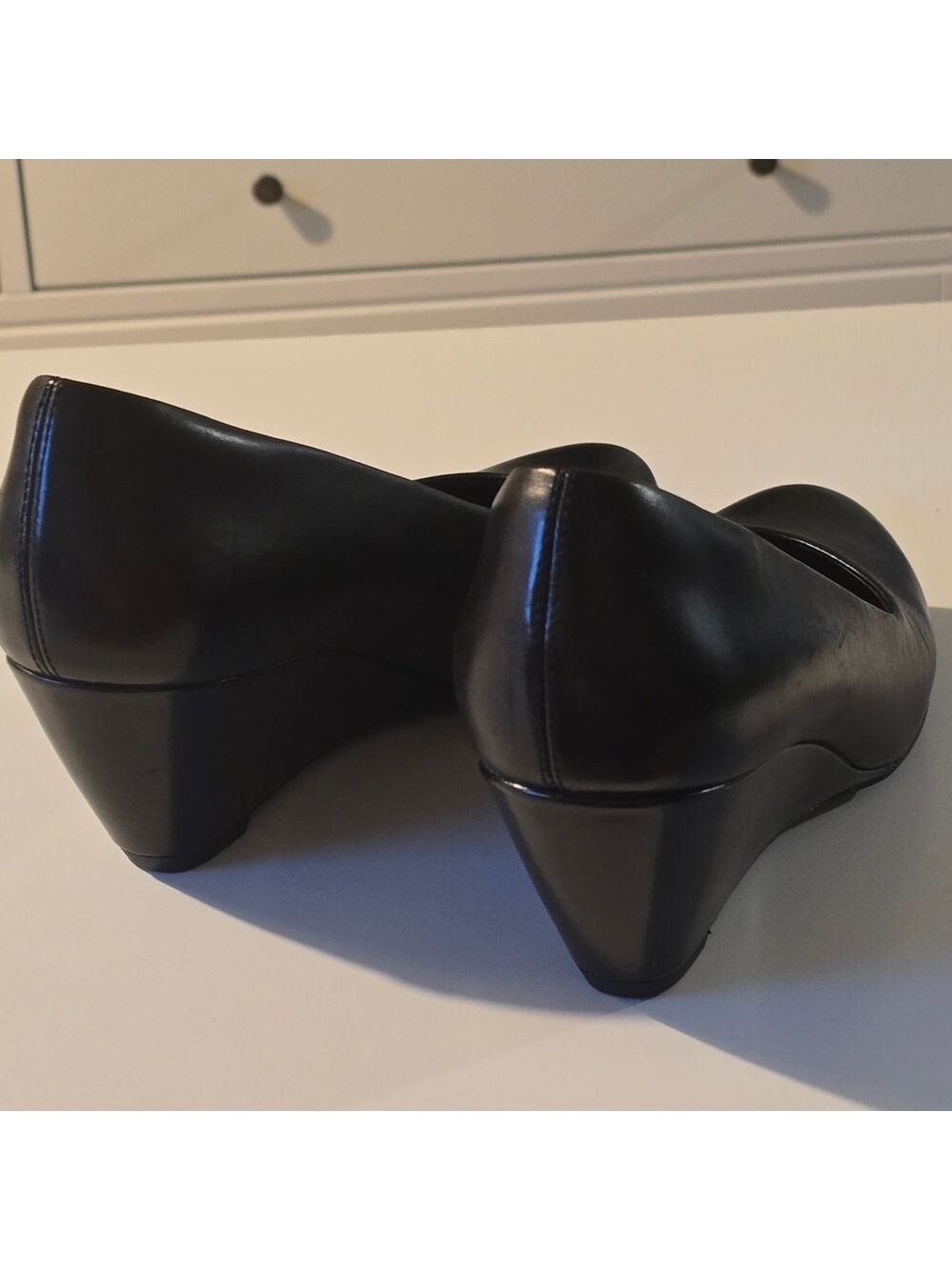 Clarks Black Wedge Leather Pump Size 8.5 - Picture 2 of 7